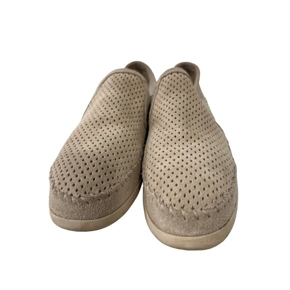 Minnetonka Pacific Perforated Slip-On Shoes Womens 10 Beige Suede Leather - Picture 2 of 8